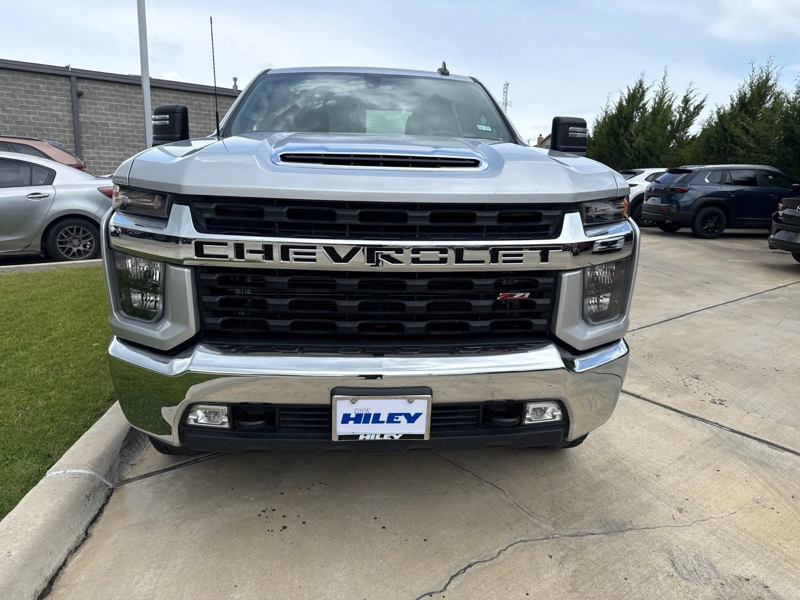 Used 2023 Chevrolet Silverado 2500 LT w/ Convenience Package AWD/4WD image 2