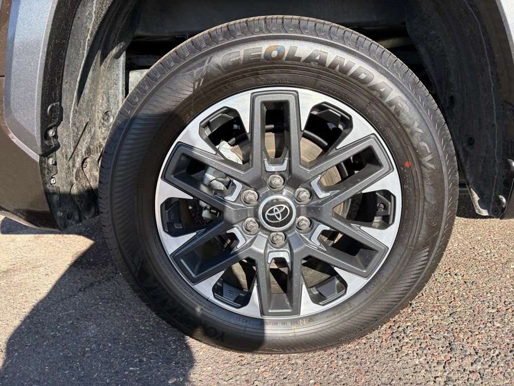 Used 2023 Toyota Tundra Limited AWD/4WD image 10
