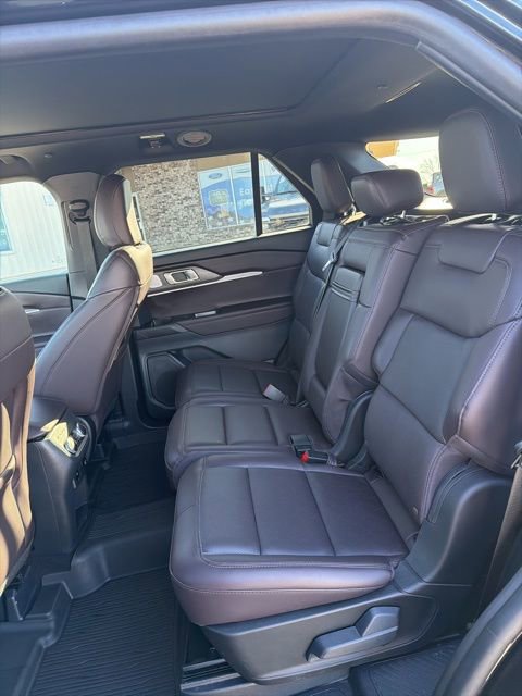 Used 2025 Ford Explorer Platinum image 16