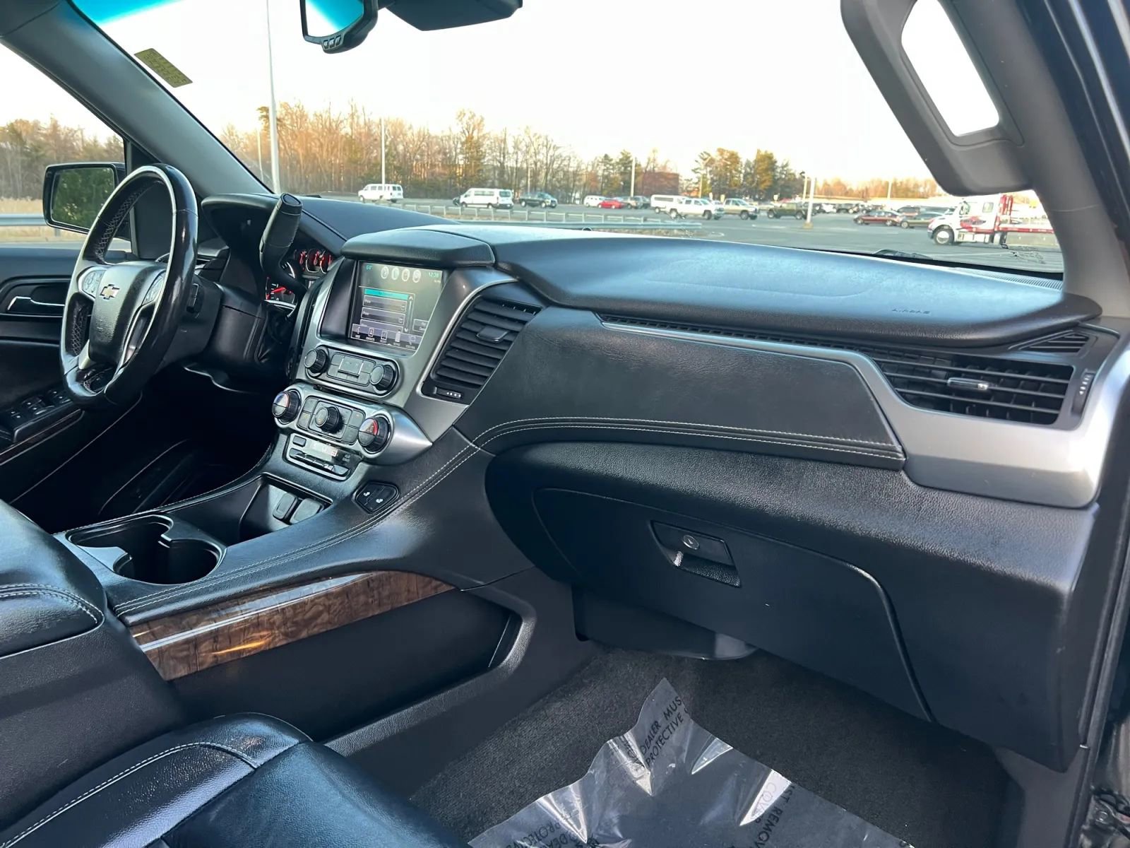 Used 2018 Chevrolet Suburban LT w/ Luxury Package image 16