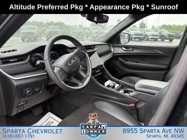Used 2024 Jeep Grand Cherokee Altitude AWD/4WD image 14
