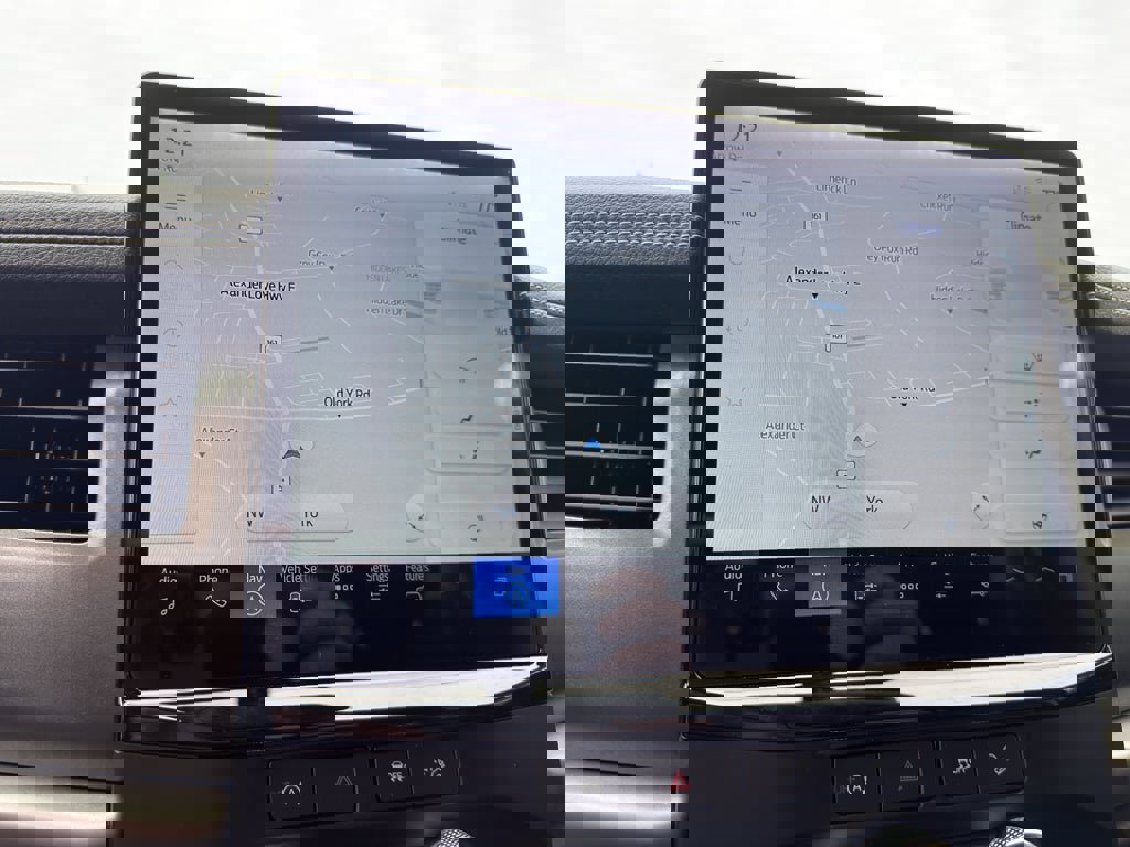 Used 2024 Ford Expedition XLT image 17