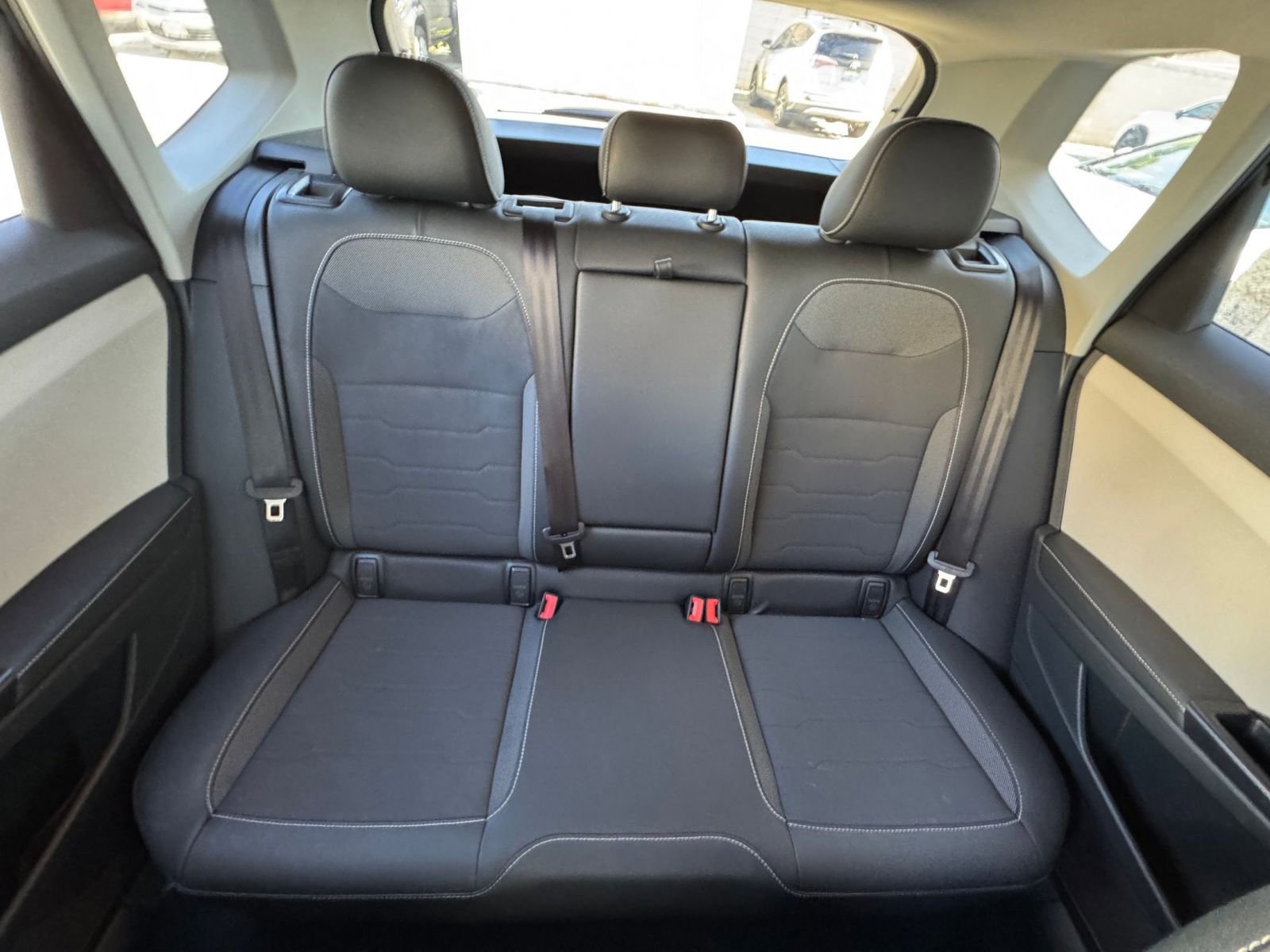 Used 2025 Volkswagen Taos SE FWD image 39