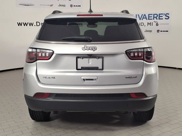 Used 2024 Jeep Compass Latitude AWD/4WD image 5