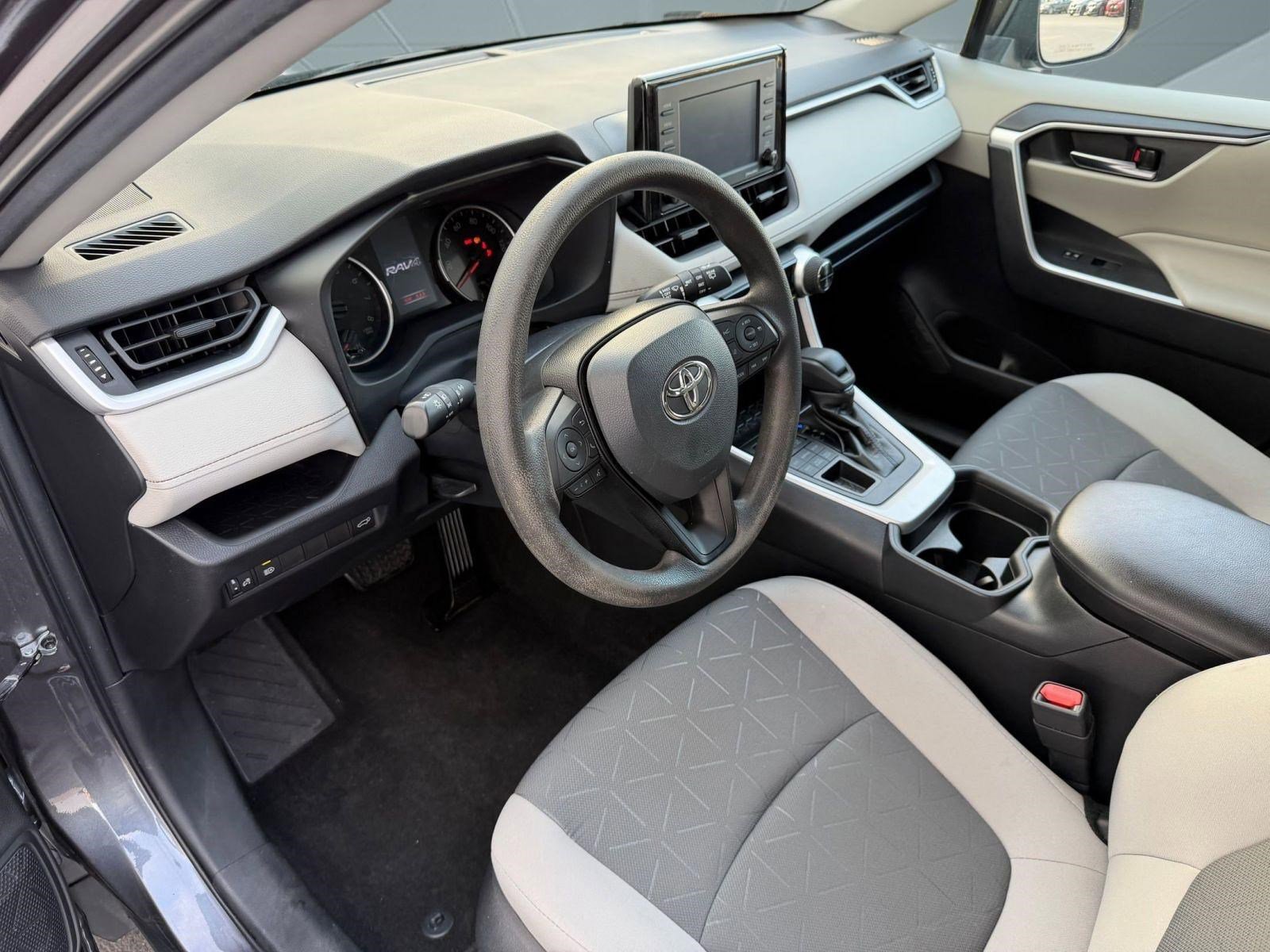 Used 2021 Toyota RAV4 XLE w/ Convenience Package AWD/4WD image 4