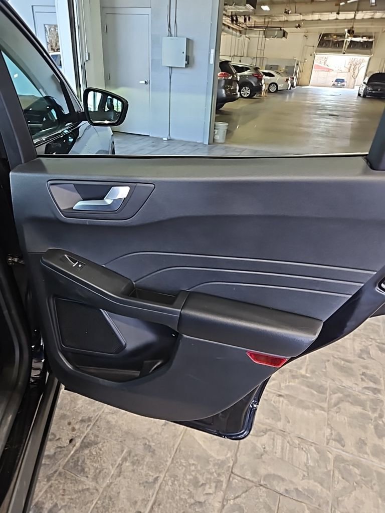 Used 2025 Ford Escape Platinum image 15
