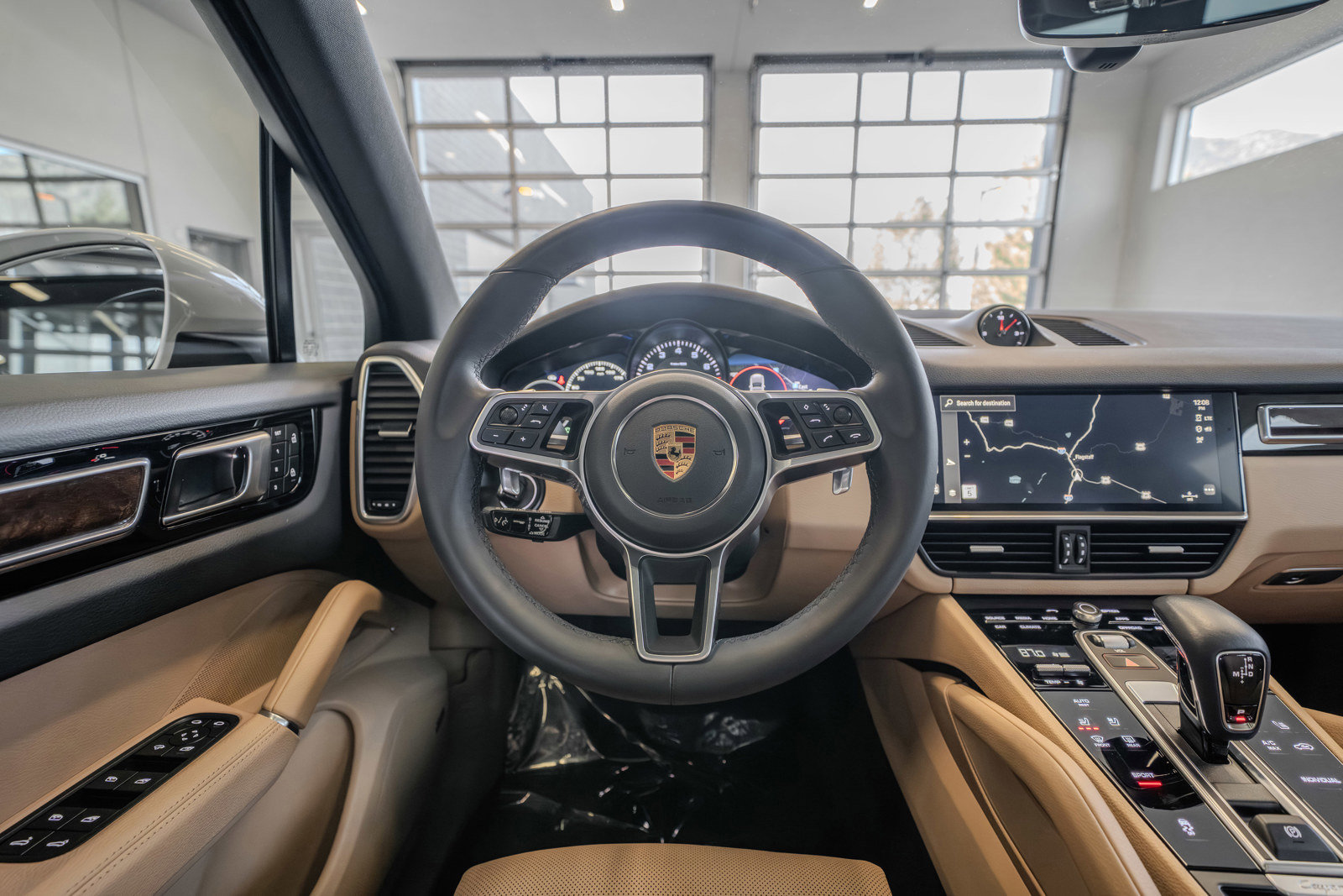 Used 2023 Porsche Cayenne Platinum Edition image 9