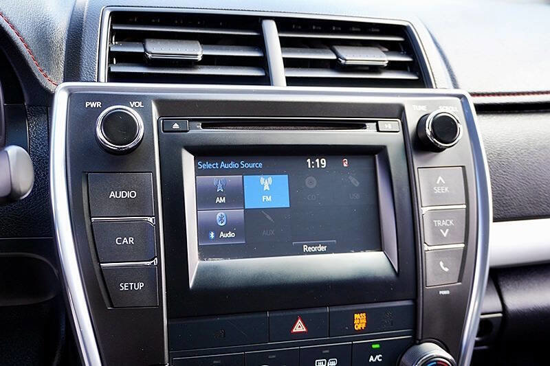Used 2015 Toyota Camry SE image 24