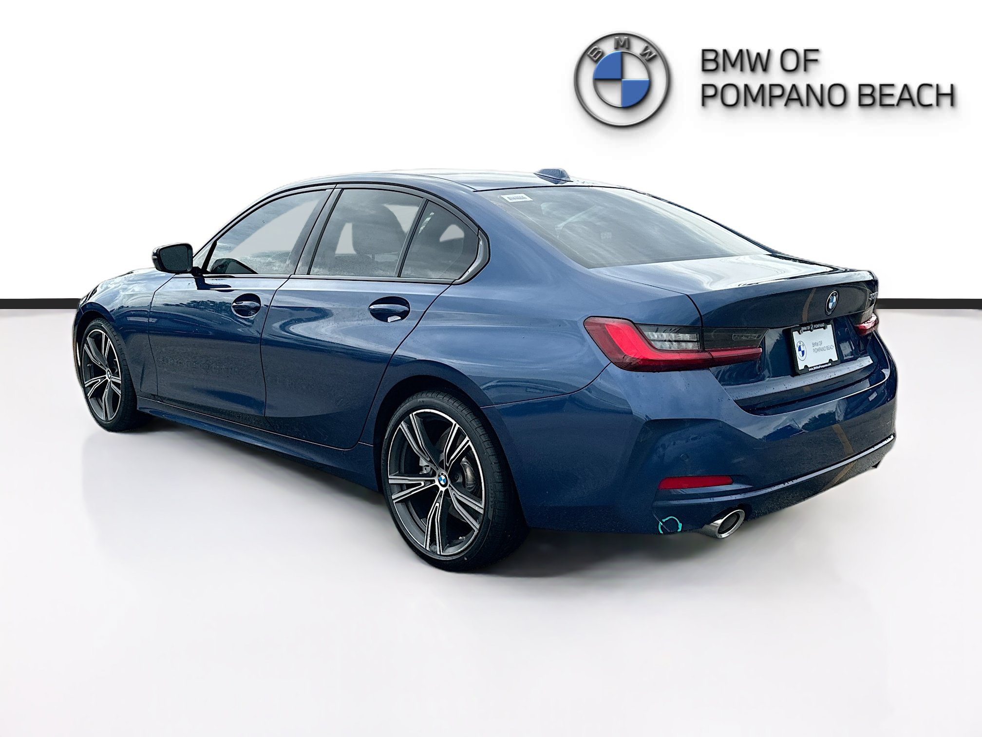 Used 2023 BMW 330i Sedan w/ Premium Package RWD image 4
