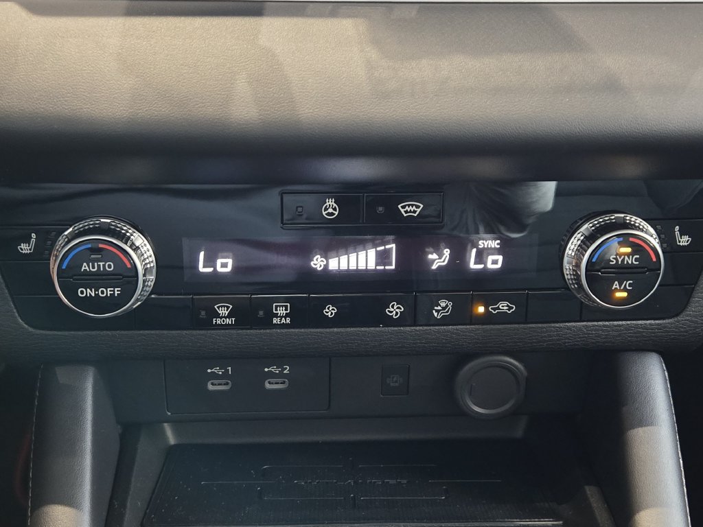 New 2026 Mitsubishi Outlander LE AWD/4WD image 14