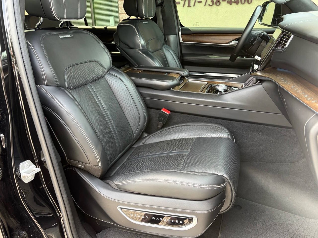 Used 2022 Jeep Grand Wagoneer Series II AWD/4WD image 10