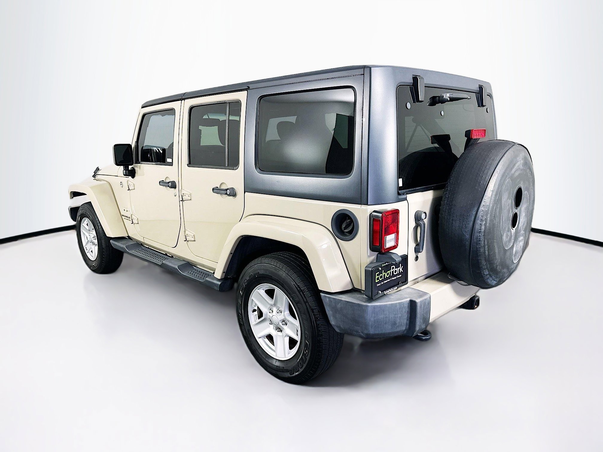 Used 2017 Jeep Wrangler Unlimited Sahara w/ Max Tow Package image 5