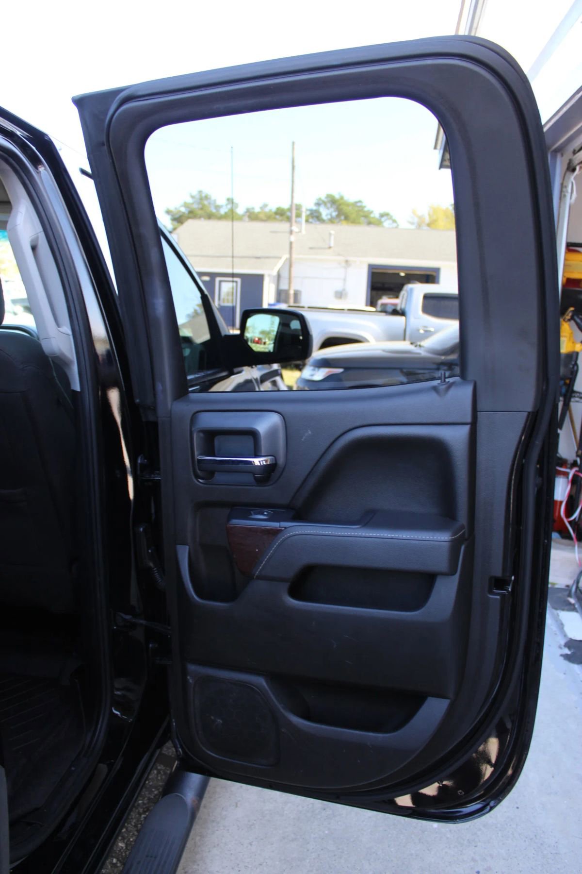 Used 2017 GMC Sierra 1500 SLE w/ SLE Value Package image 25