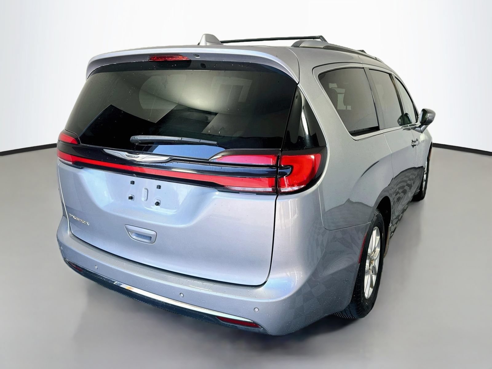 Used 2021 Chrysler Pacifica Touring-L FWD image 7