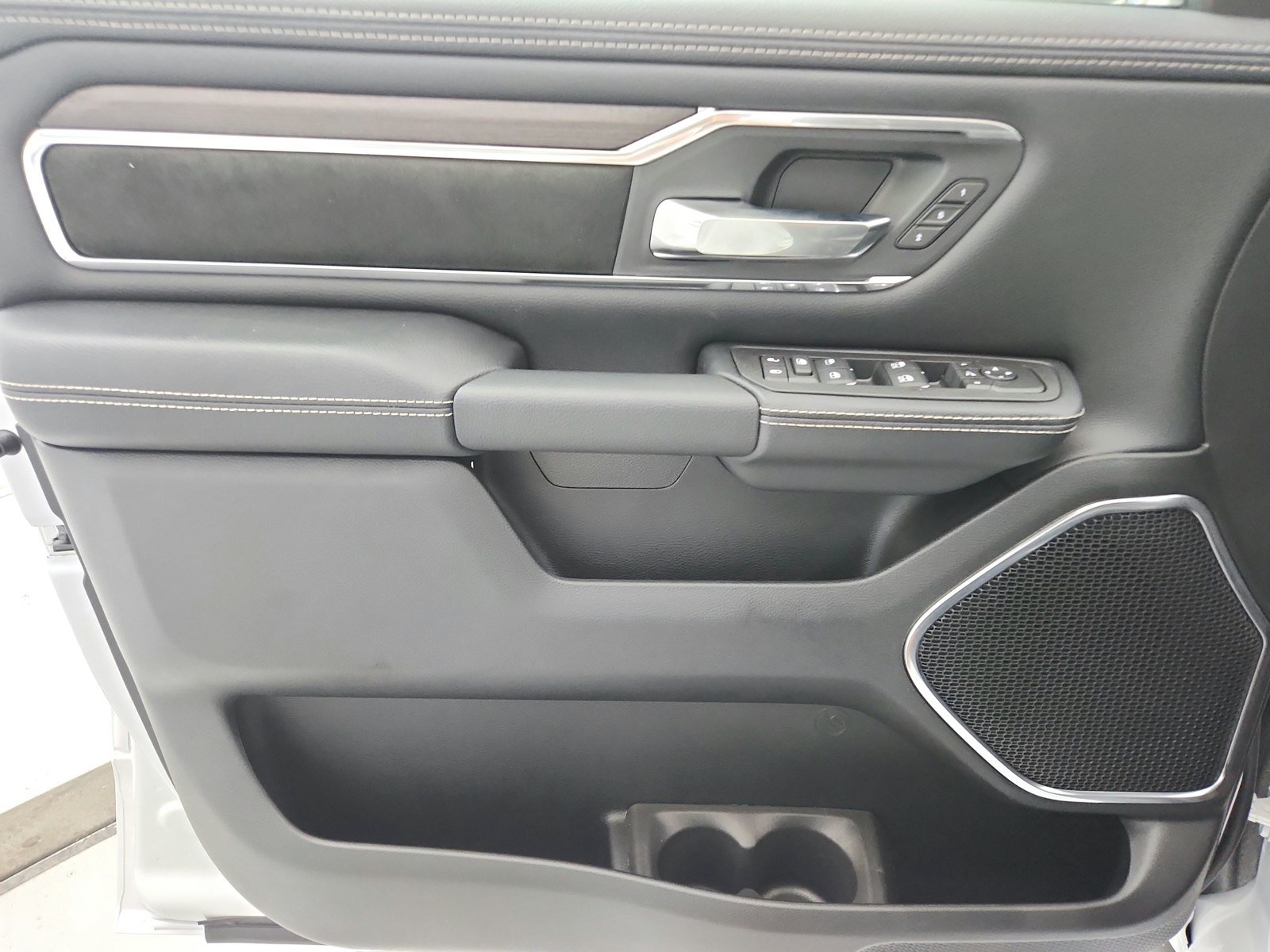 New 2026 RAM 1500 Laramie w/ Night Edition AWD/4WD image 34