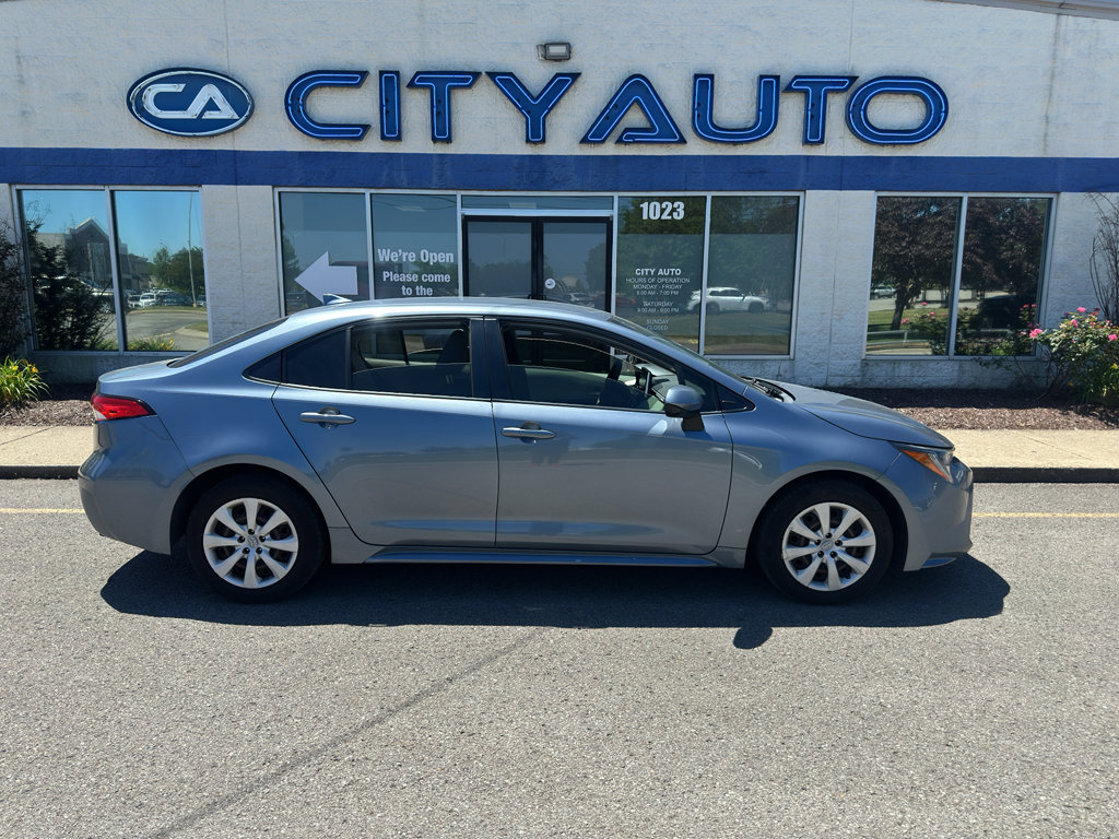 Used 2020 Toyota Corolla LE FWD image 3