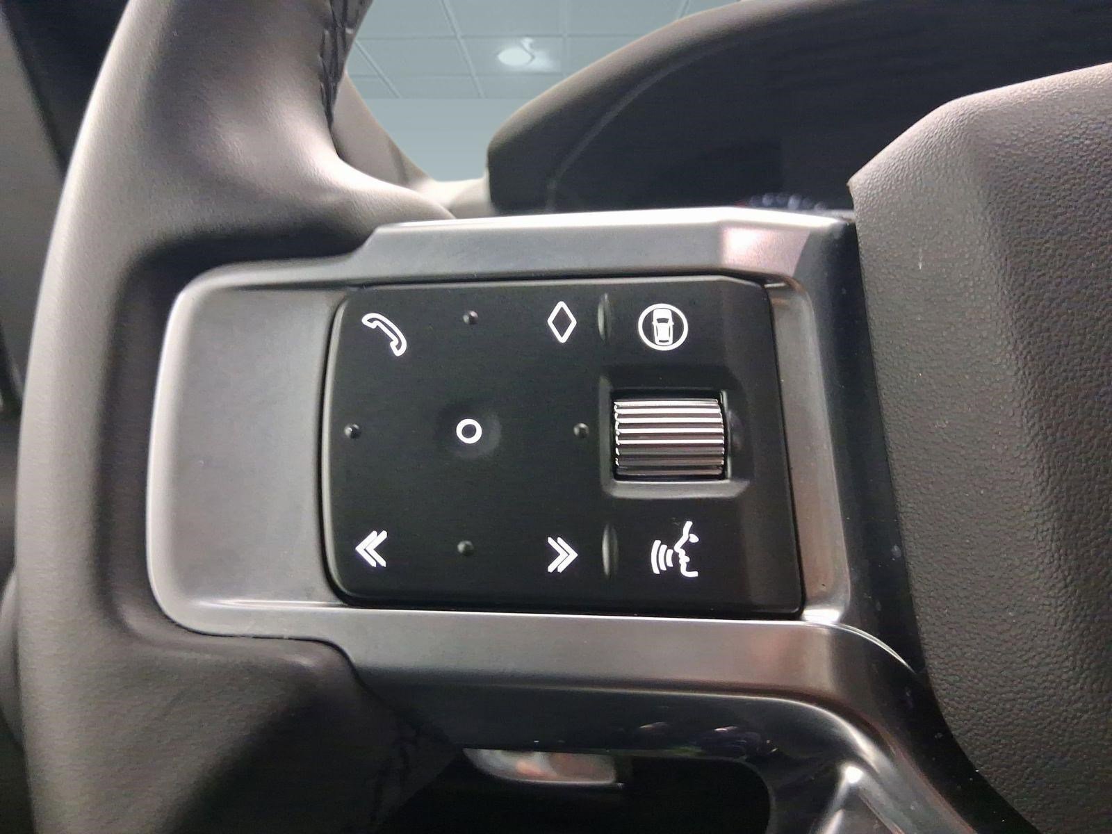 Used 2025 Land Rover Discovery Dynamic SE image 15