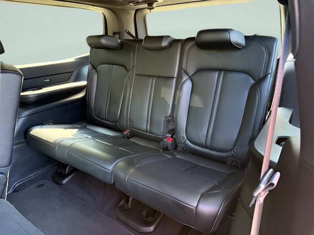 Used 2023 Jeep Wagoneer 4WD image 8