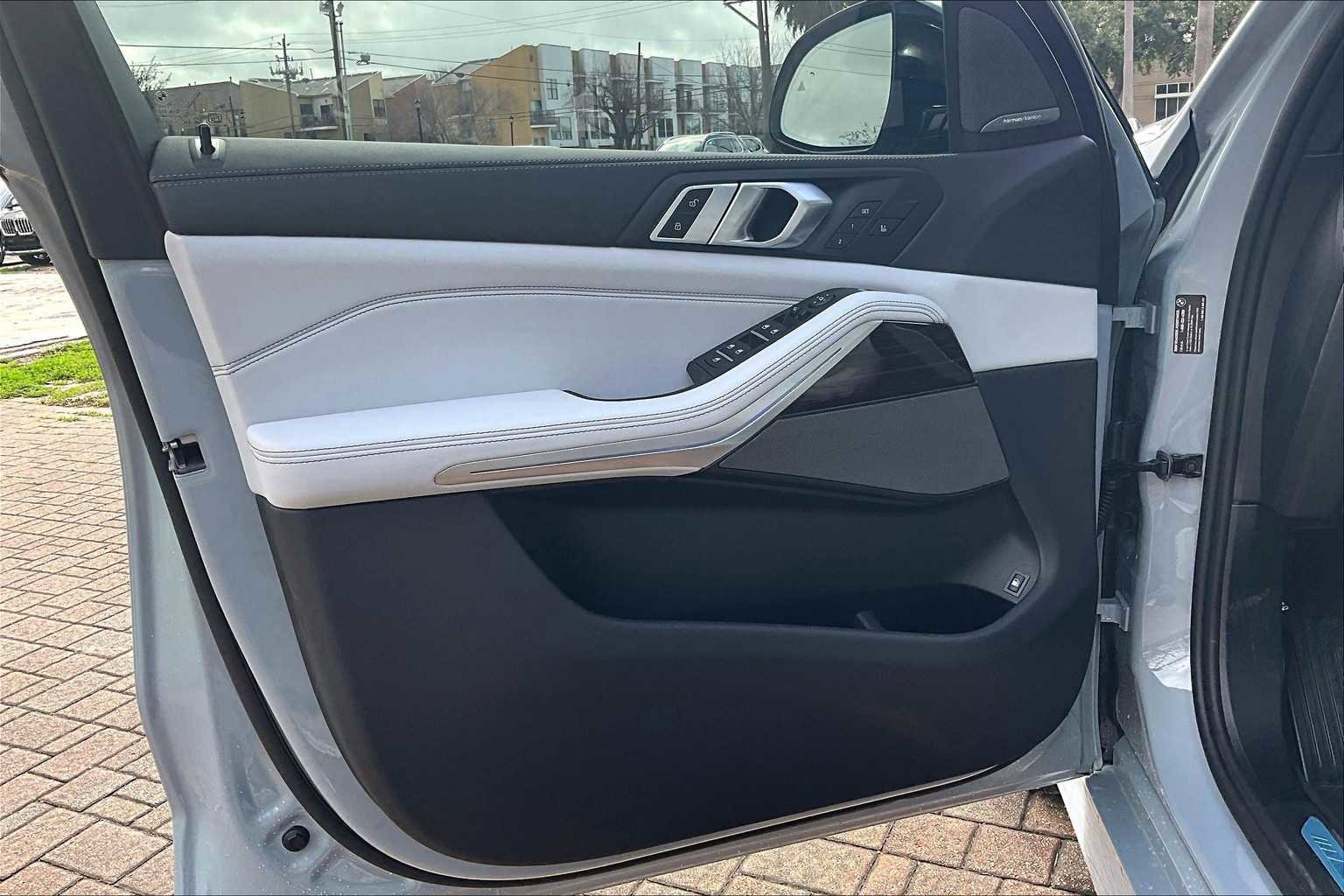 New 2025 BMW X5 xDrive50e w/ M Sport Package image 29