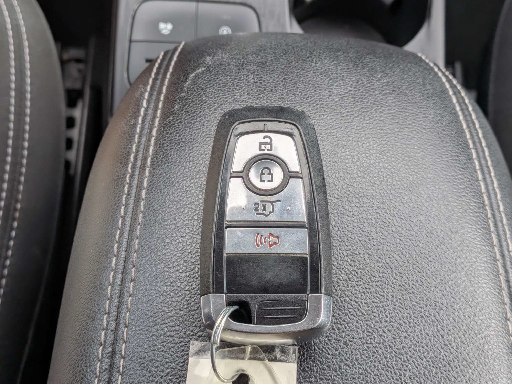 Used 2025 Ford Escape Active AWD/4WD image 28