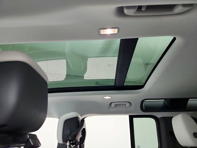 New 2026 Land Rover Defender 110 X-Dynamic SE AWD/4WD image 22