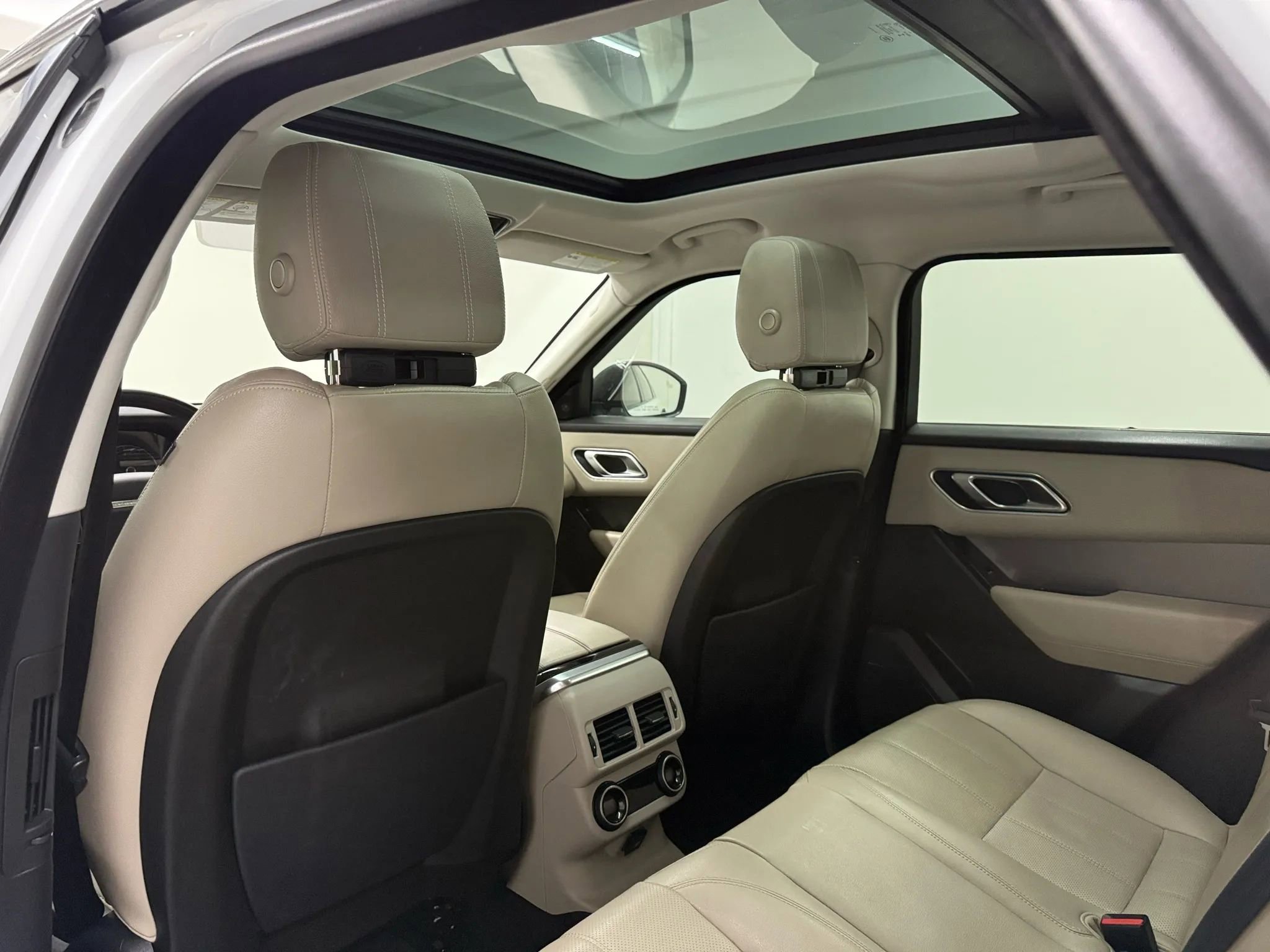 Used 2020 Land Rover Range Rover Velar S image 14