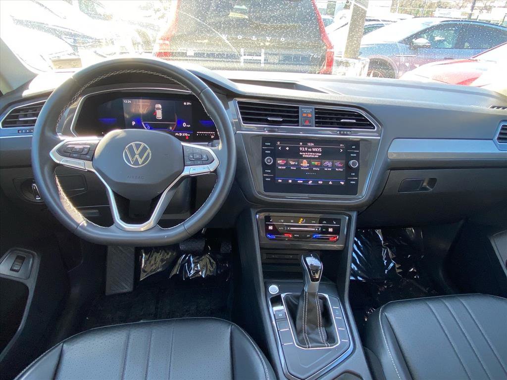 Used 2022 Volkswagen Tiguan SE image 11