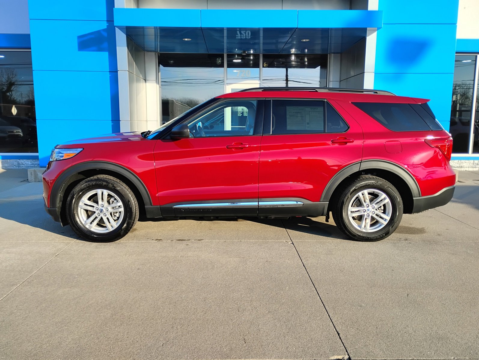 Used 2022 Ford Explorer XLT w/ Equipment Group 202A image 31