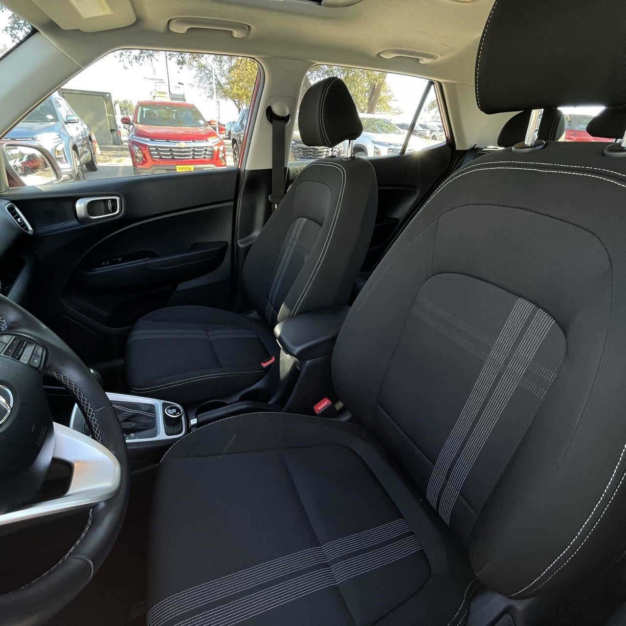 Used 2025 Hyundai Venue SEL image 21