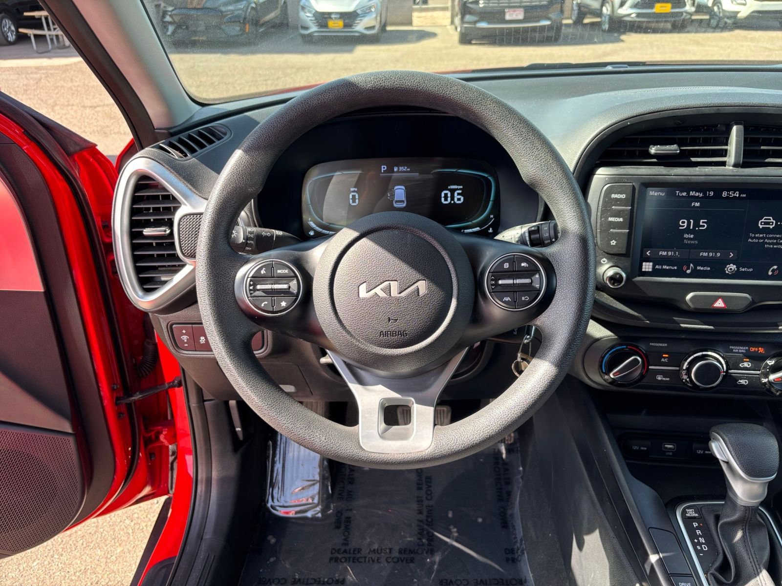 Used 2025 Kia Soul LX w/ LX Technology Package FWD image 32