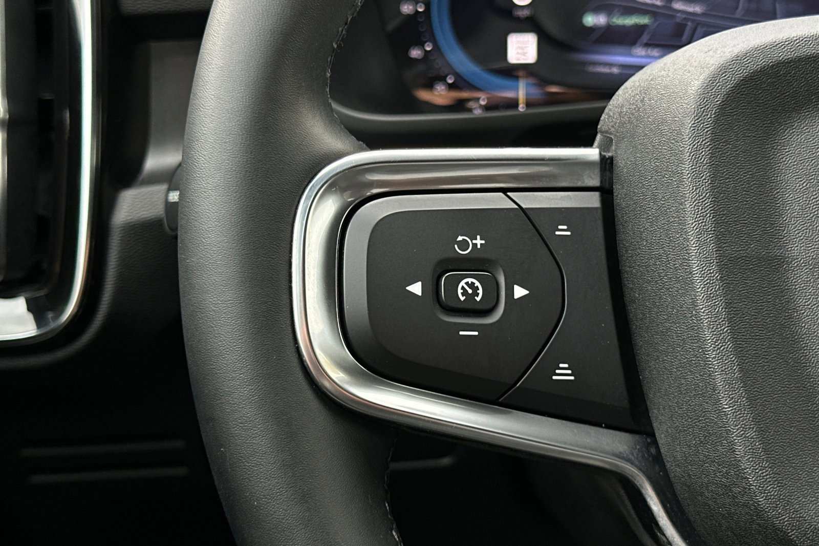 Used 2023 Volvo XC40 Recharge Ultimate w/ Protection Package Premier image 27