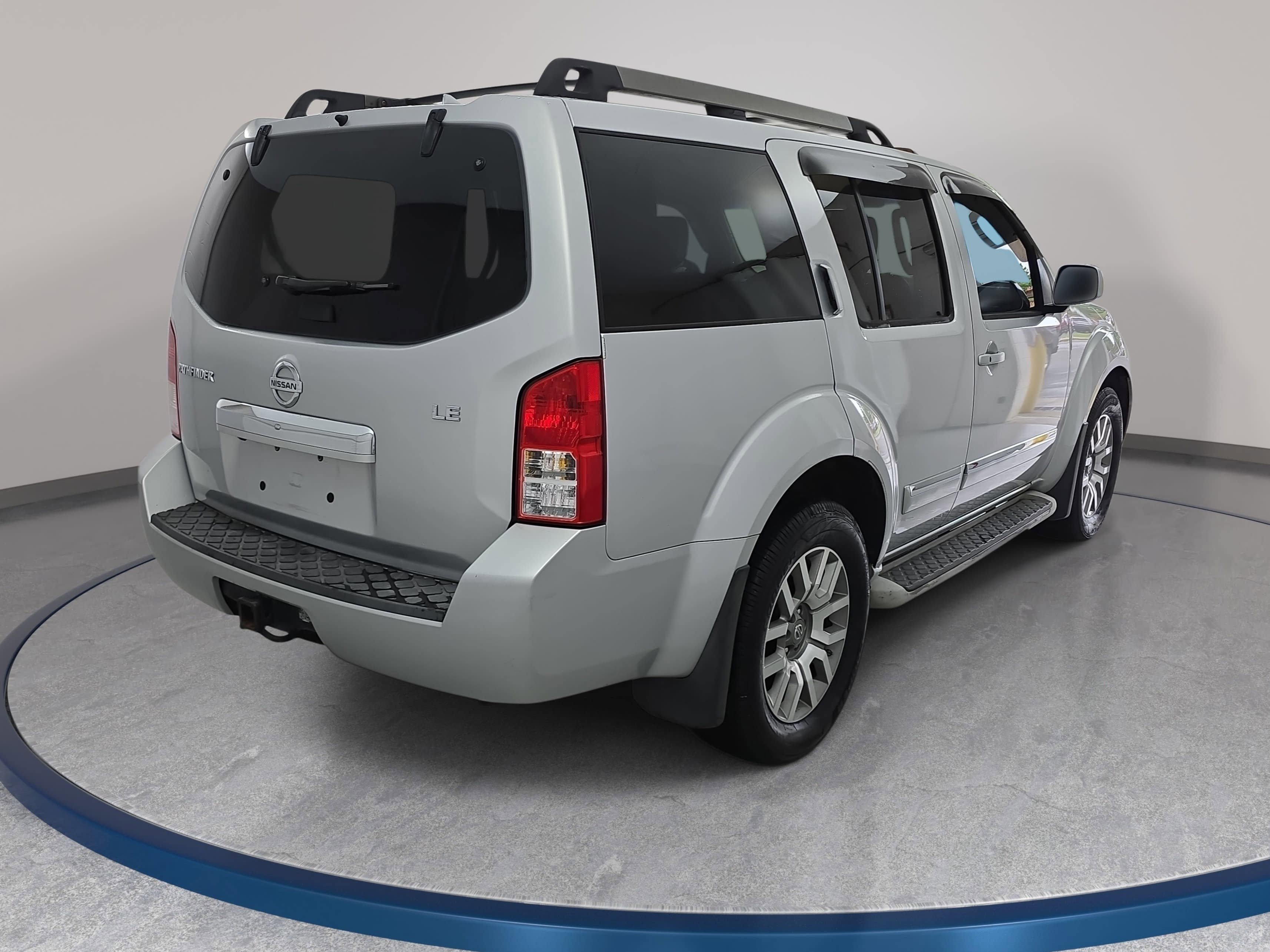 Used 2010 Nissan Pathfinder LE w/ Navigation Pkg AWD/4WD image 5