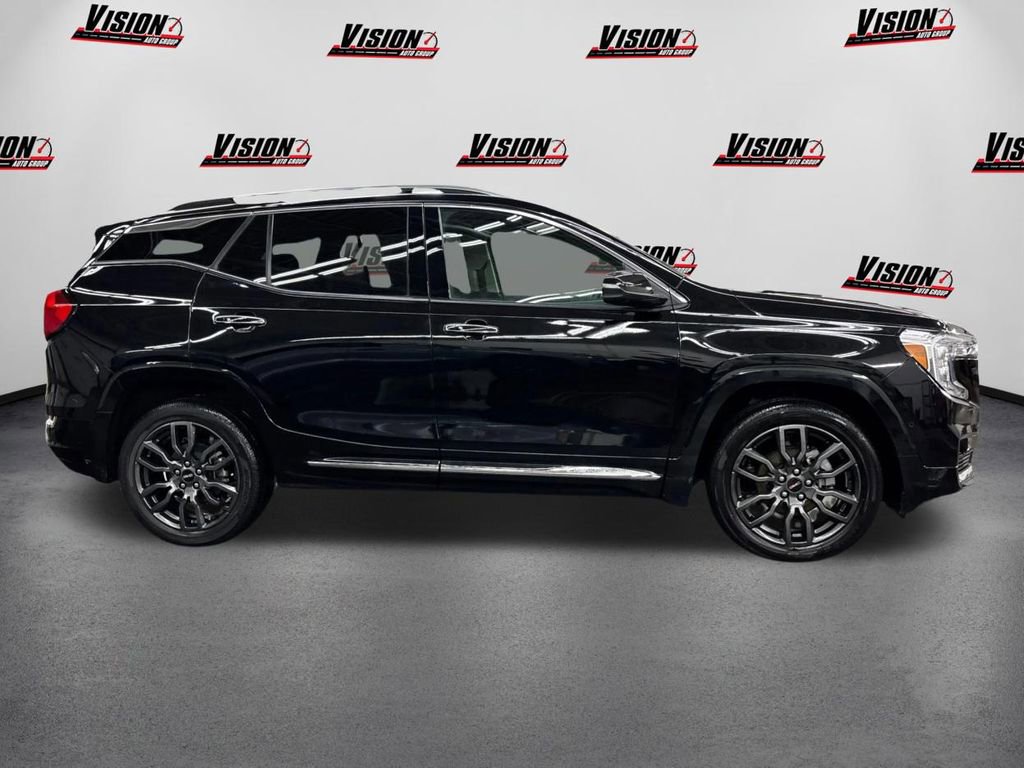 Used 2023 GMC Terrain Denali w/ Black Diamond Edition image 4