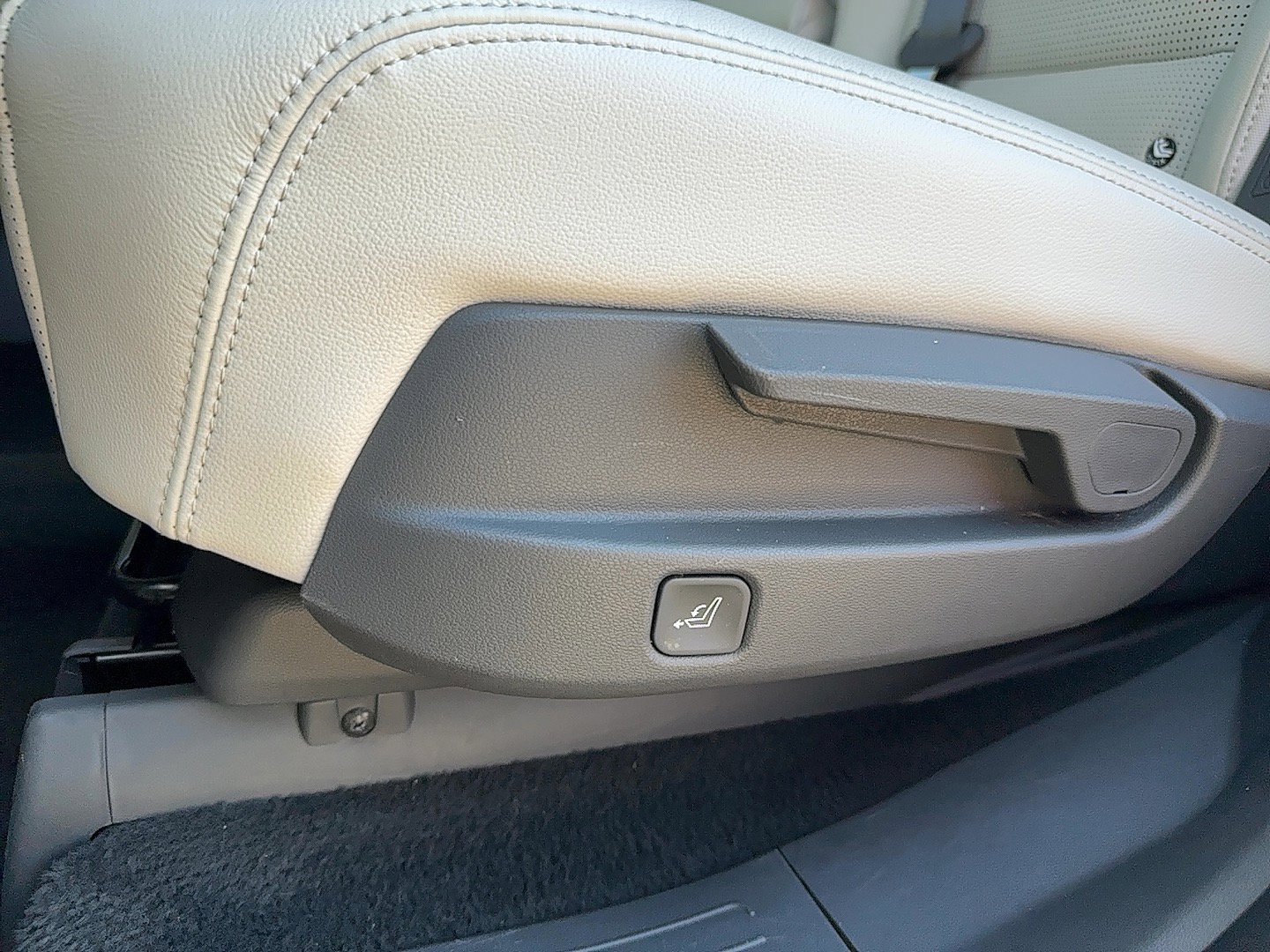 Used 2024 Hyundai Santa Fe Limited image 14