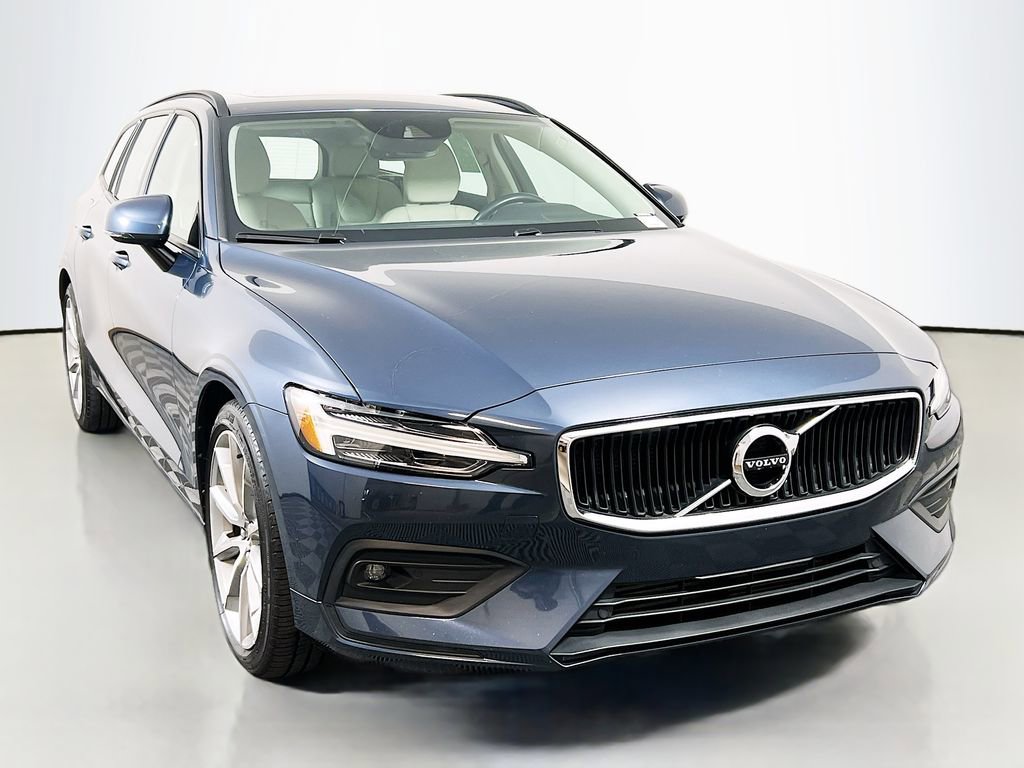 Used 2021 Volvo V60 T5 Momentum w/ Climate Package image 2