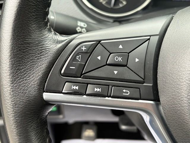 Used 2018 Nissan Rogue SV image 17