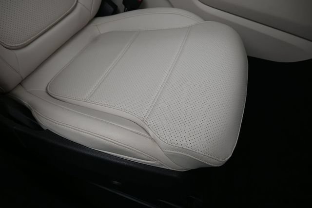 Used 2023 Mercedes-Benz GLC 300 4MATIC image 12