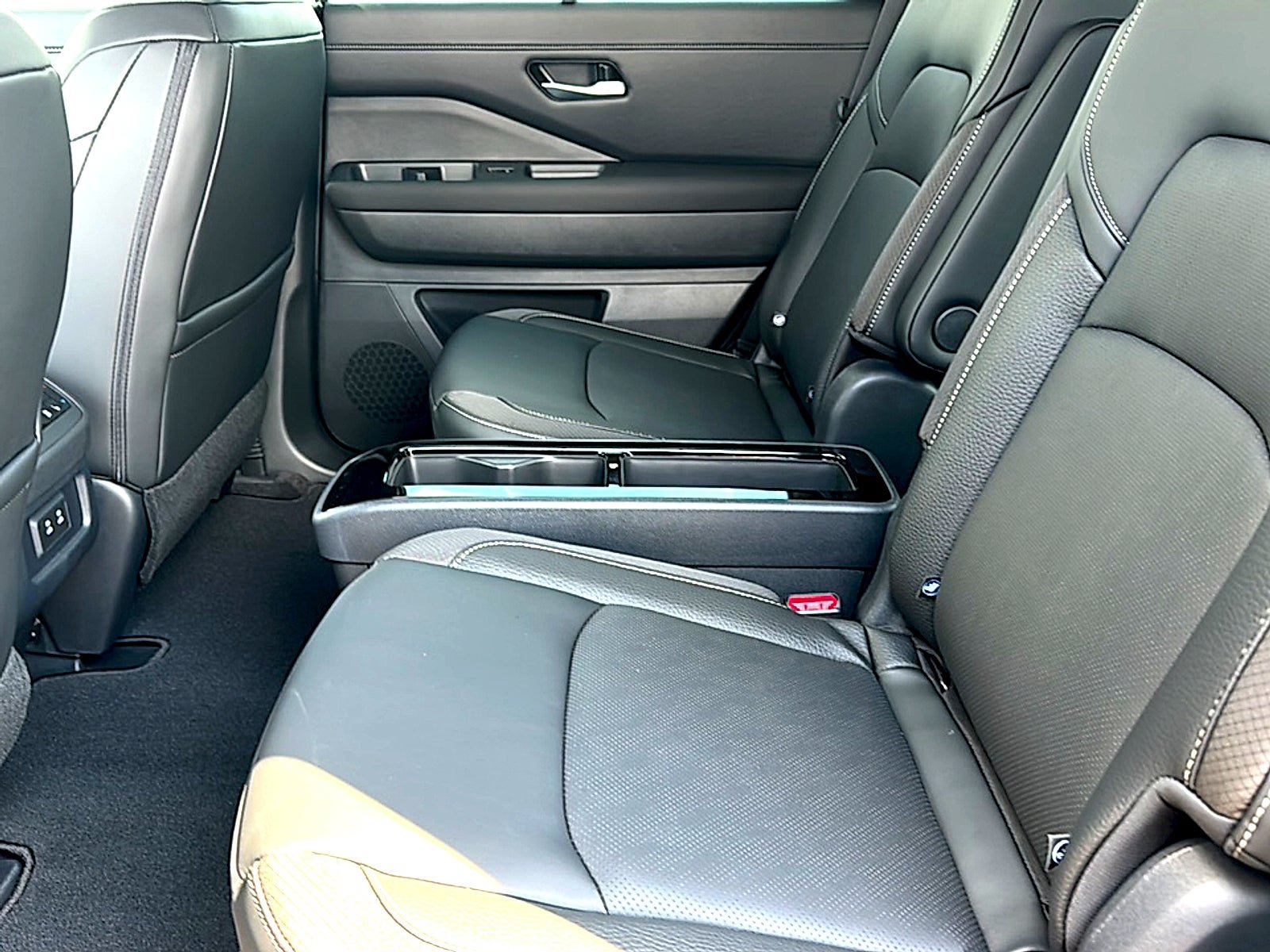 New 2026 Nissan Pathfinder SL w/ SL Premium Package FWD image 16