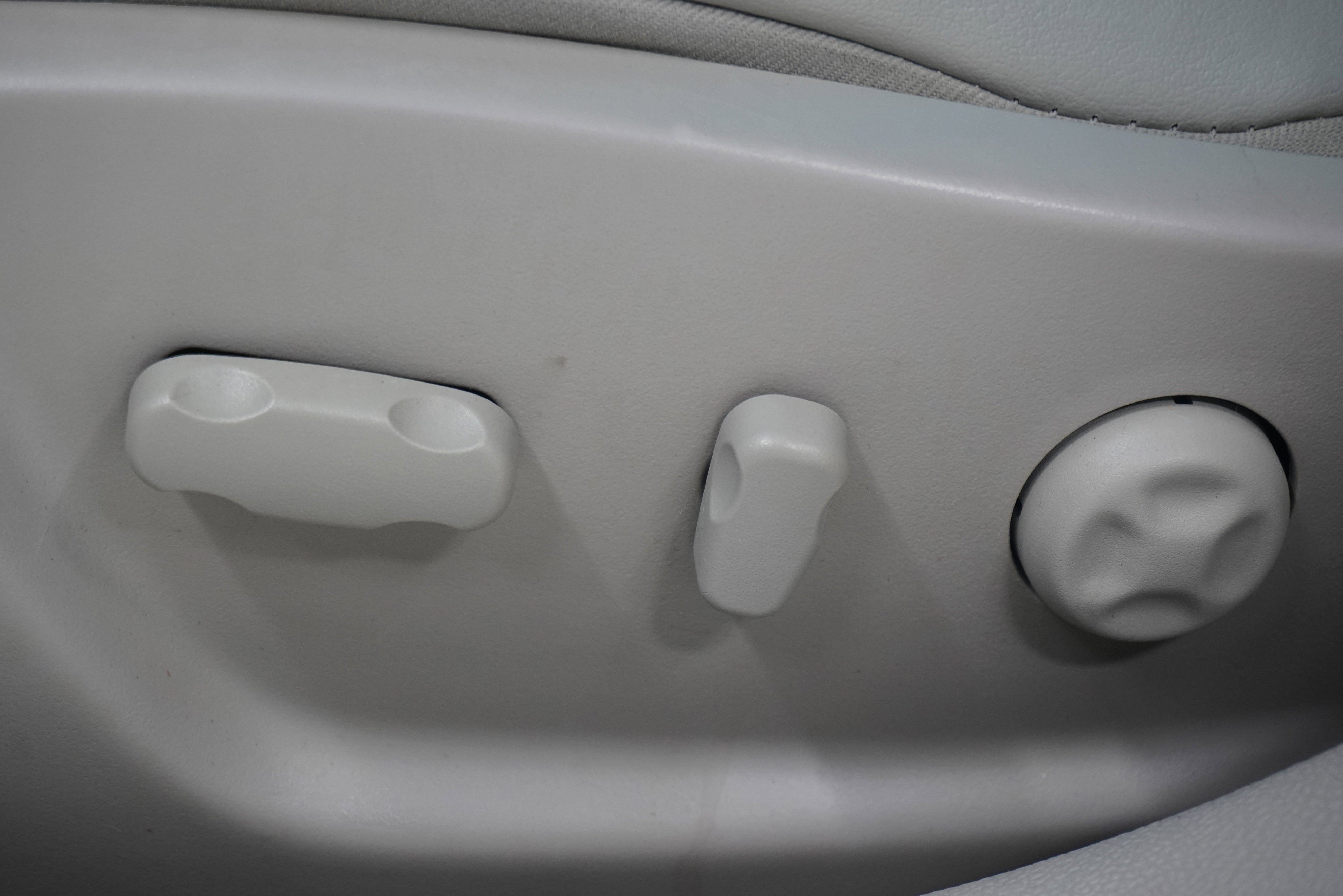 Used 2010 Buick Lucerne CXL w/ Driver Confidence Package FWD image 14