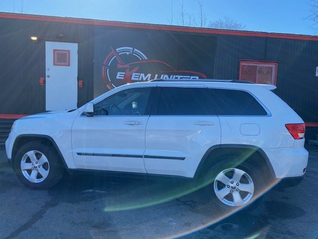 Used 2013 Jeep Grand Cherokee Laredo AWD/4WD image 2
