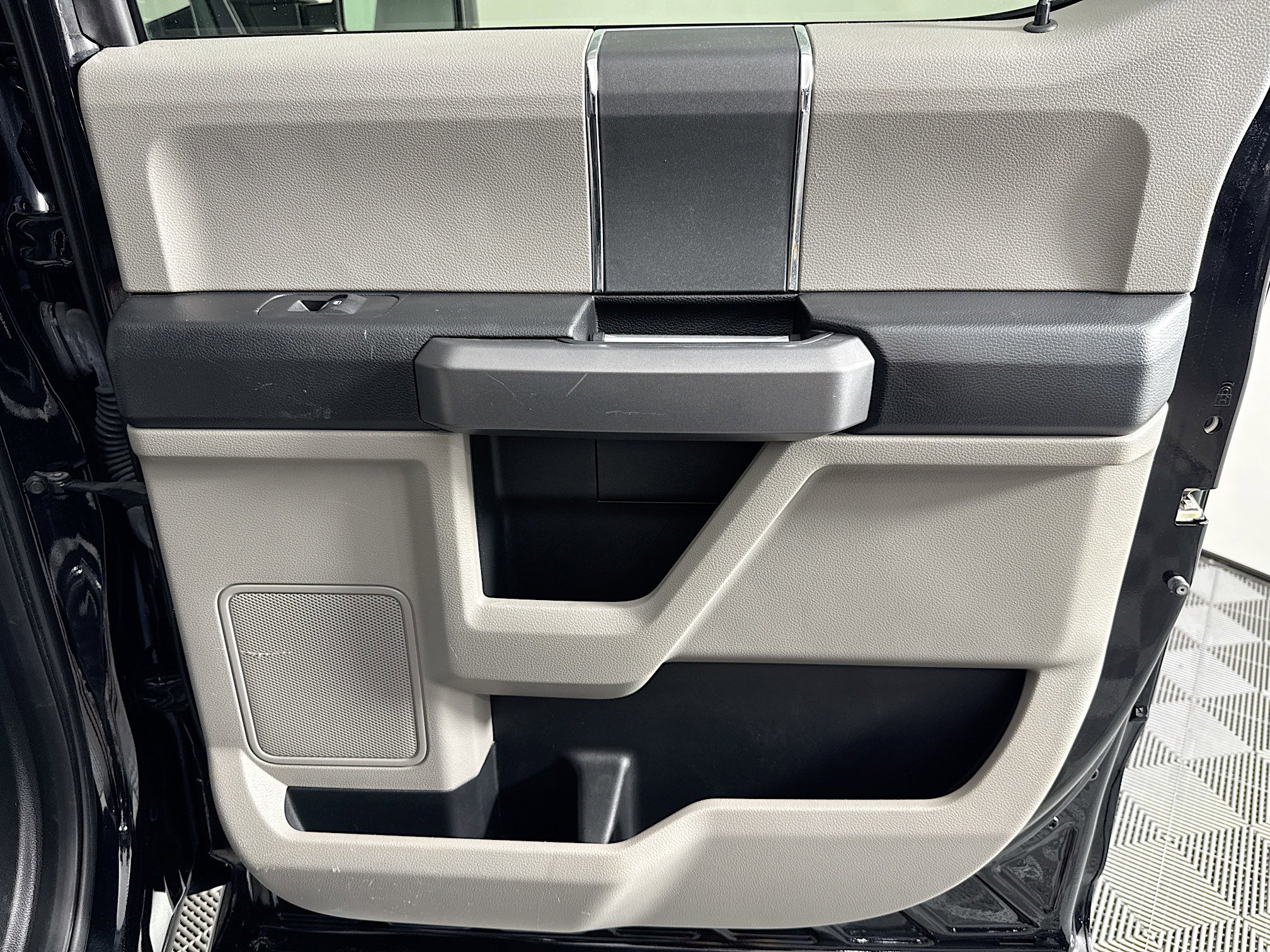 Used 2017 Ford F250 XLT w/ Snow Plow Prep Package image 22