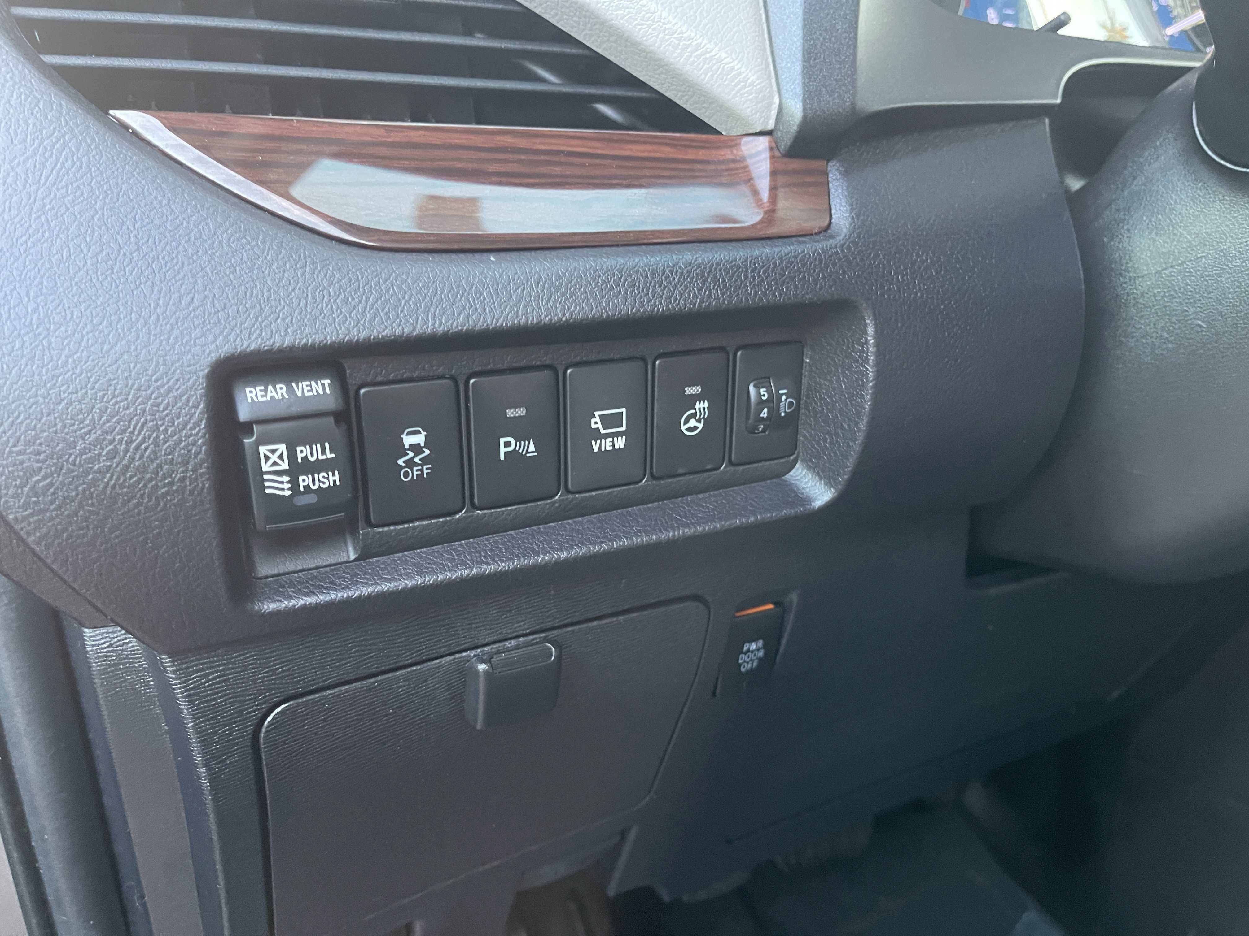 Used 2019 Toyota Sienna Limited Premium w/ Protection Package image 27