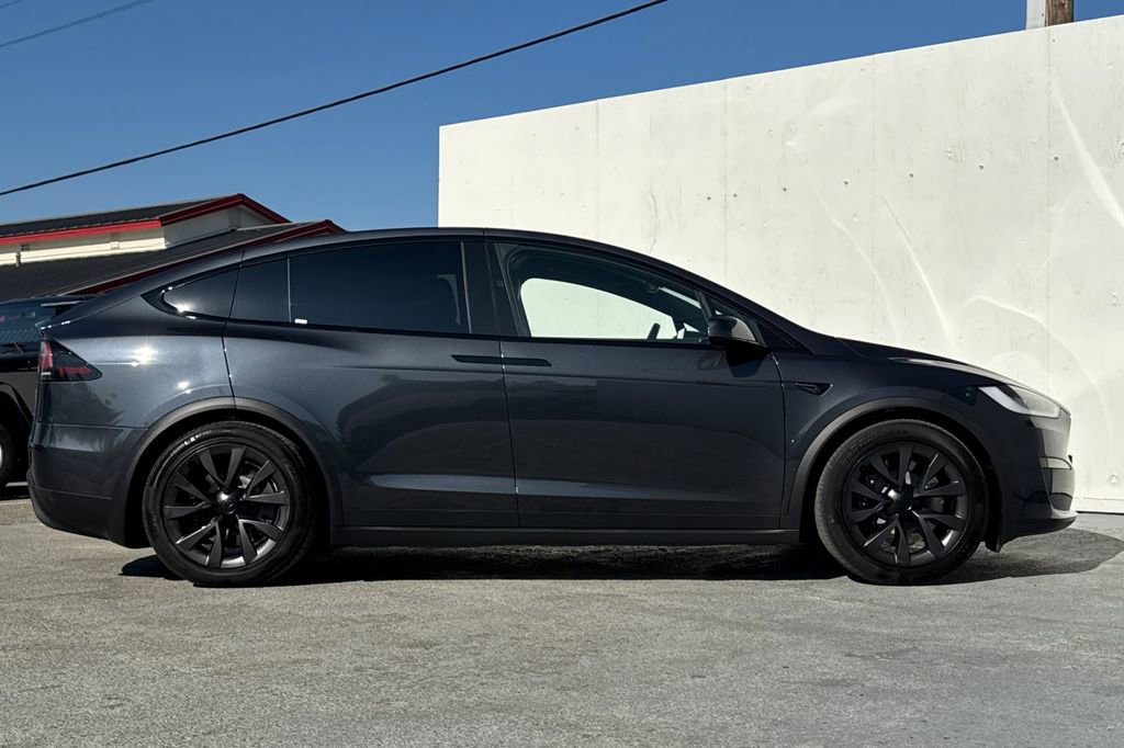 Used 2024 Tesla Model X image 2