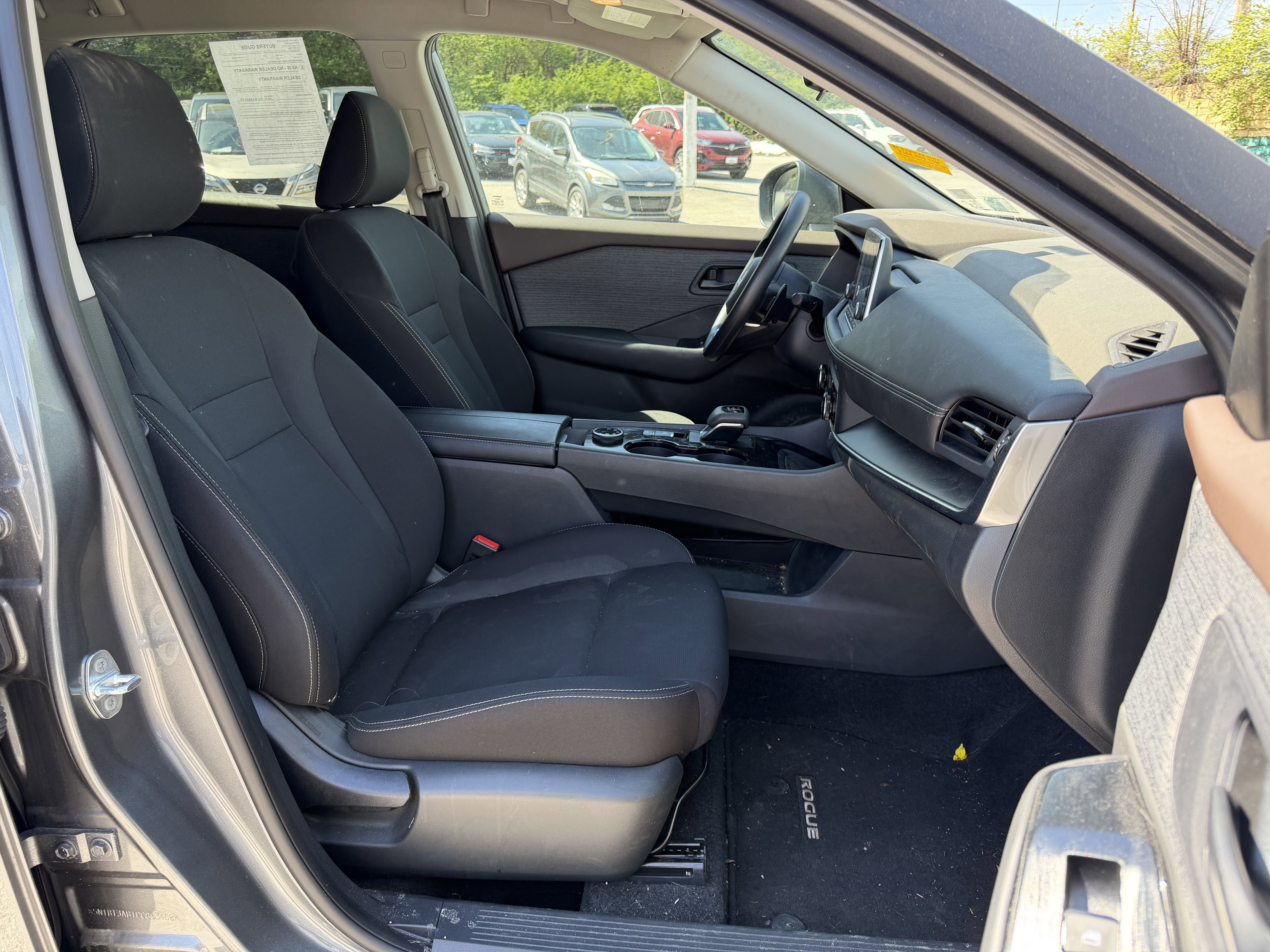 Used 2023 Nissan Rogue S image 11