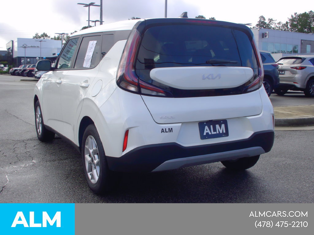 Used 2025 Kia Soul LX w/ LX Technology Package FWD image 8