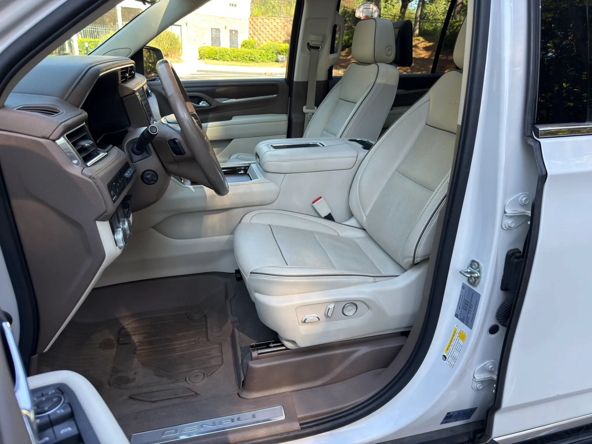 Used 2021 GMC Yukon XL Denali w/ Denali Premium Package RWD image 26