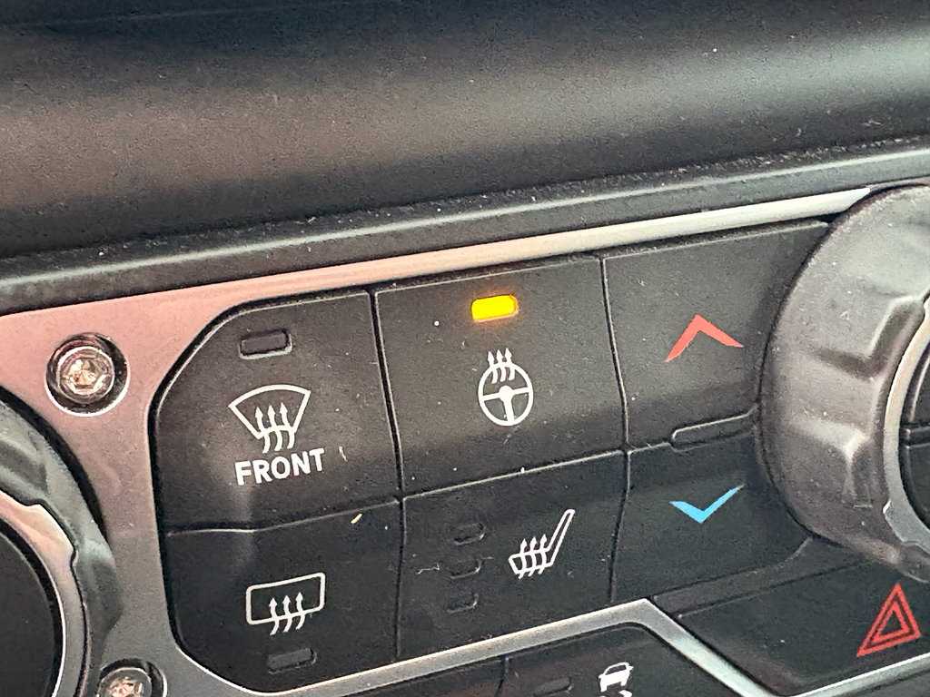 Used 2018 Jeep Wrangler Unlimited Sahara image 19