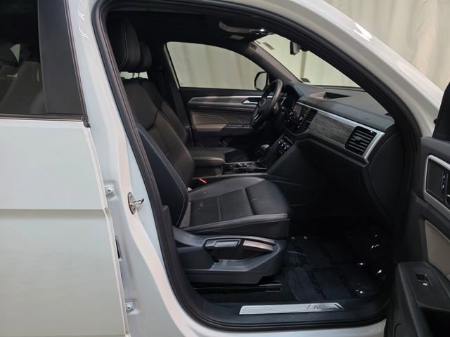 Certified 2022 Volkswagen Atlas Cross Sport SE w/ Panoramic Sunroof Package image 34