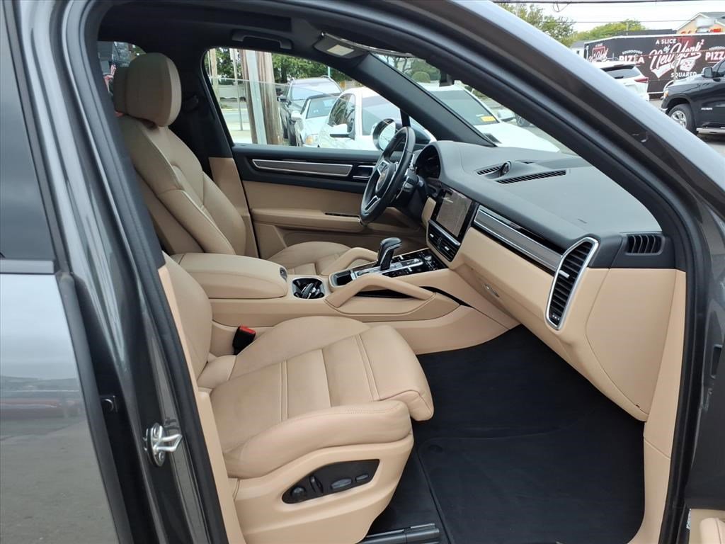 Used 2023 Porsche Cayenne S image 31