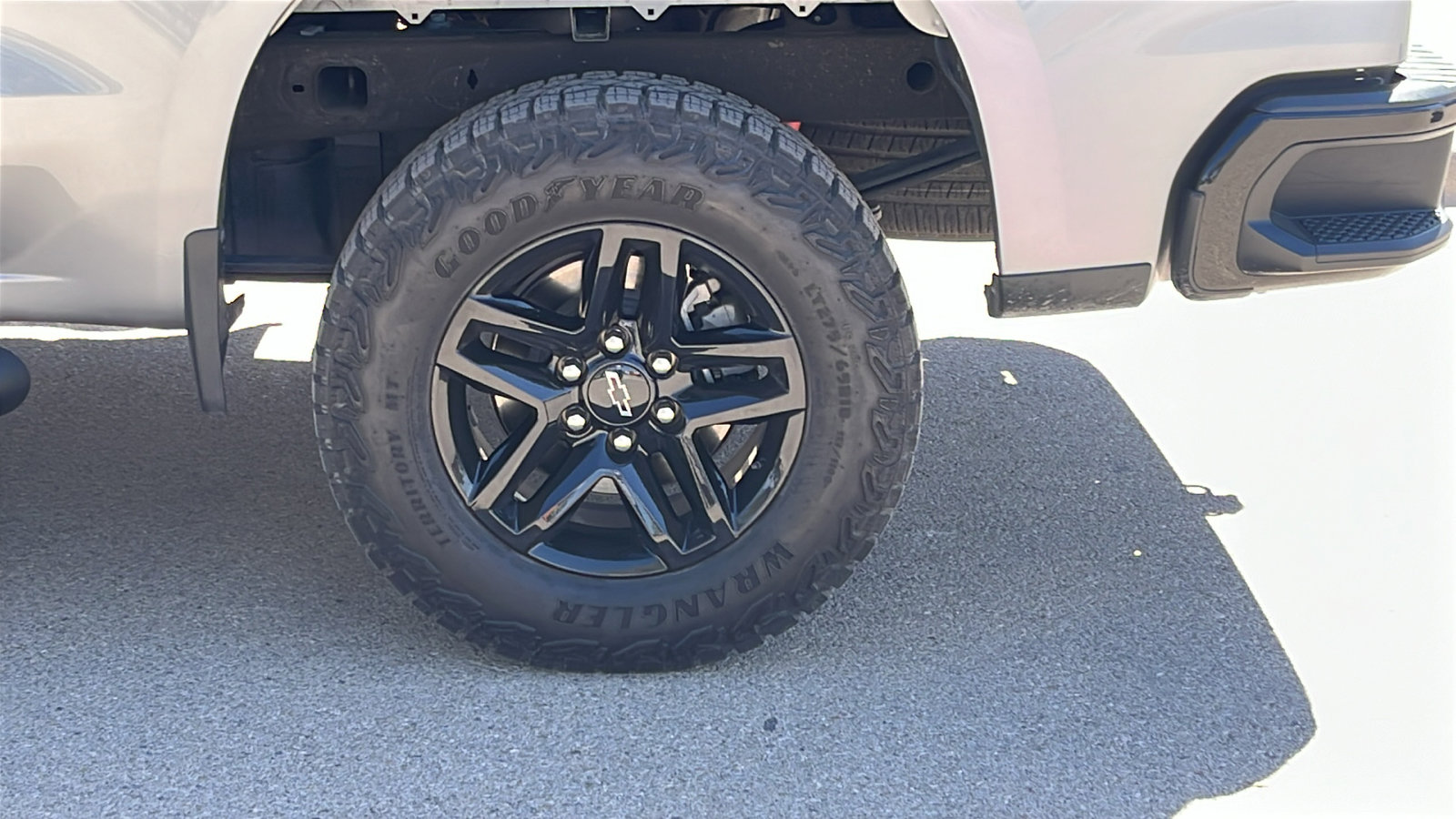 Used 2024 Chevrolet Silverado 1500 LT Trail Boss w/ LPO, Dark Essentials Package image 5